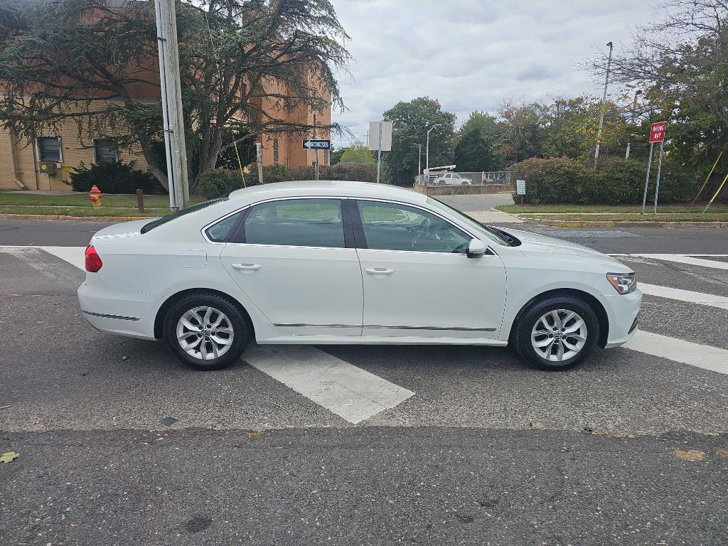 2016 Volkswagen Passat Image 4