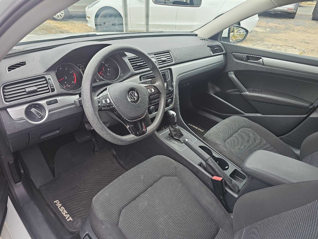 2016 Volkswagen Passat Image 9