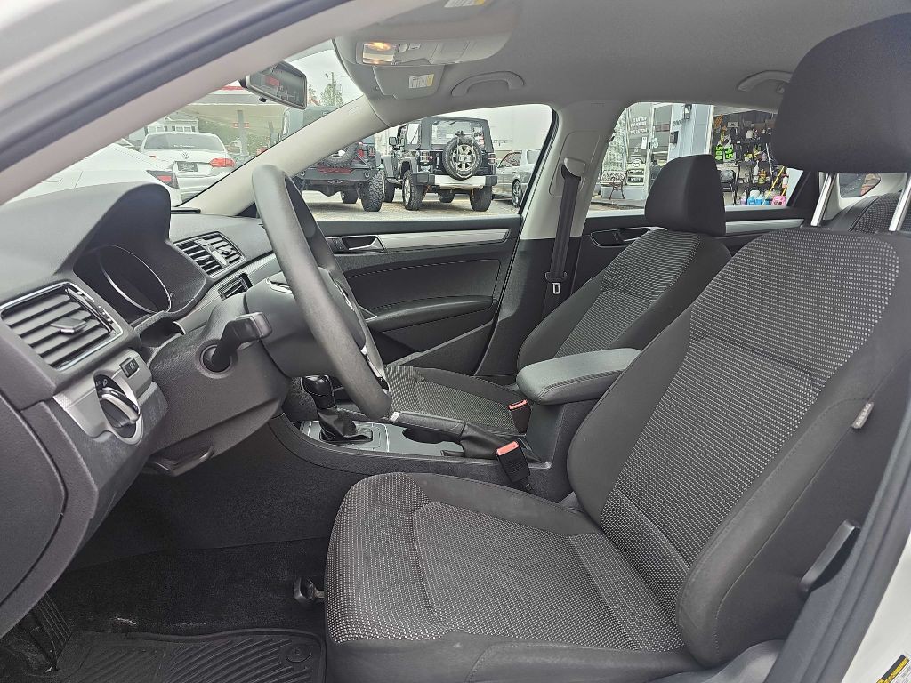 2016 Volkswagen Passat Image 10