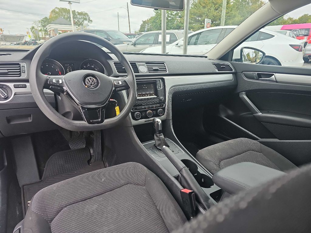 2016 Volkswagen Passat Image 11