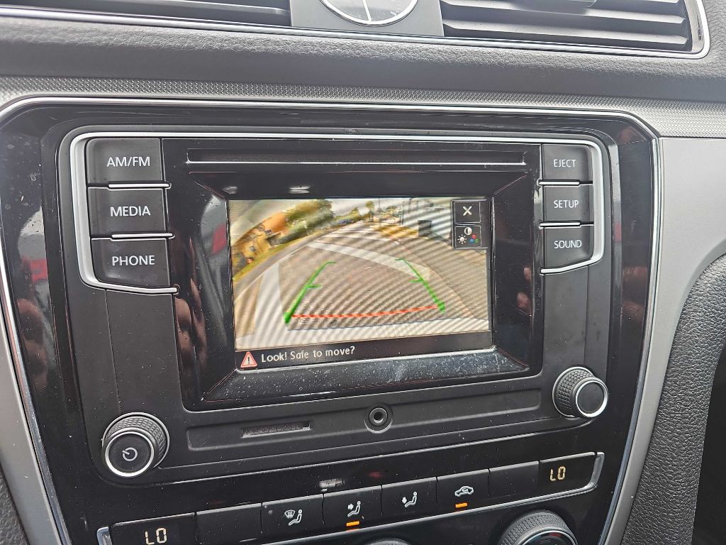 2016 Volkswagen Passat Image 12