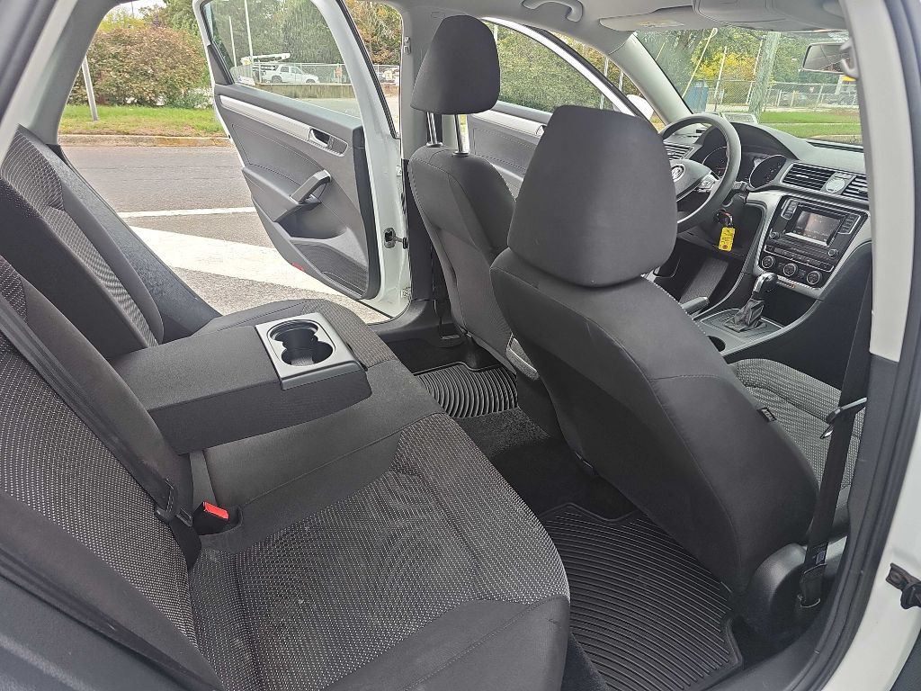 2016 Volkswagen Passat Image 14