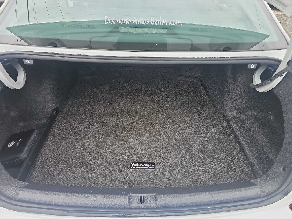 2016 Volkswagen Passat Image 16