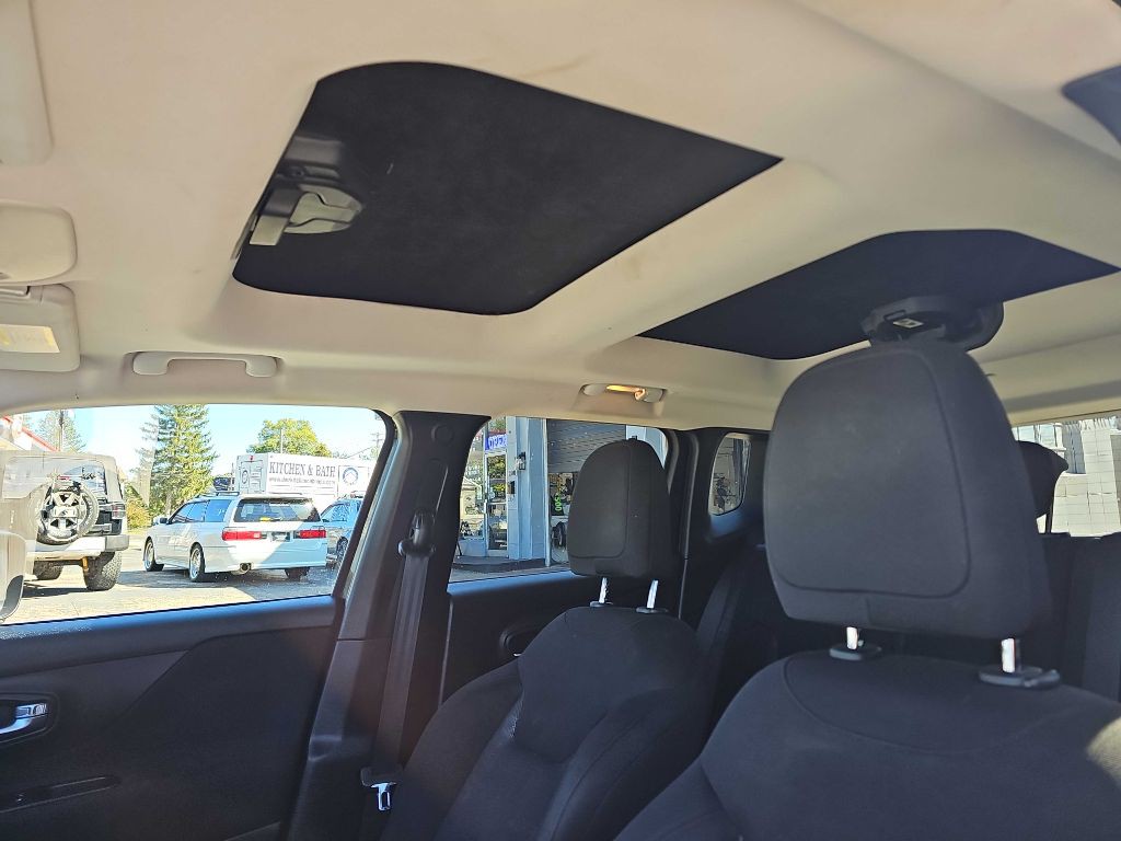 2017 Jeep Renegade Image 12