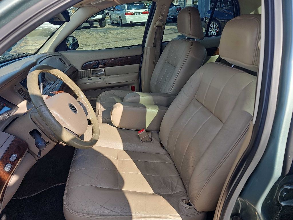 2005 Mercury Grand Marquis Image 10