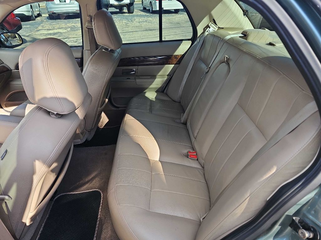 2005 Mercury Grand Marquis Image 12