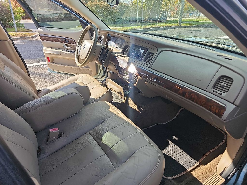 2005 Mercury Grand Marquis Image 15