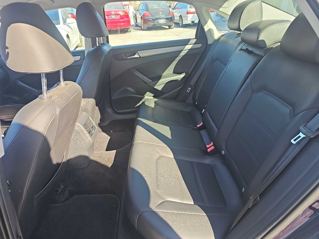 2015 Volkswagen Passat Image 12