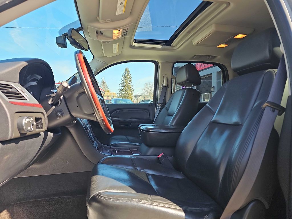 2009 Cadillac Escalade Image 10