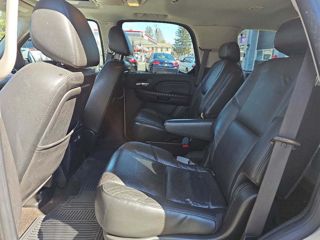 2009 Cadillac Escalade Image 12