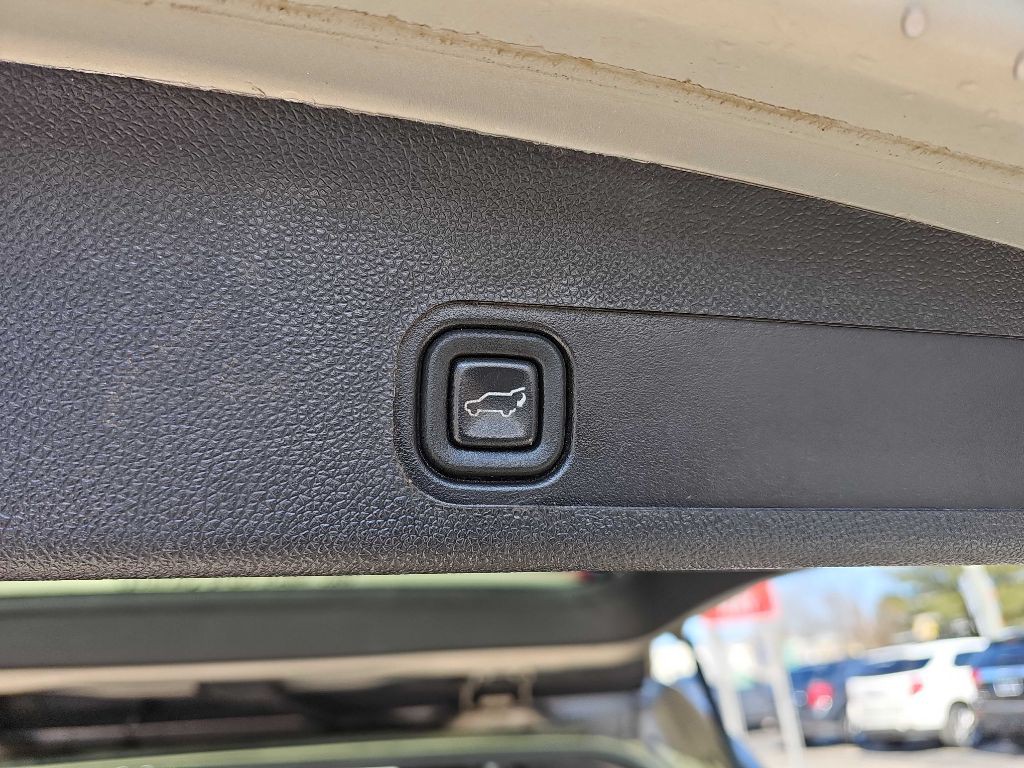 2009 Cadillac Escalade Image 15