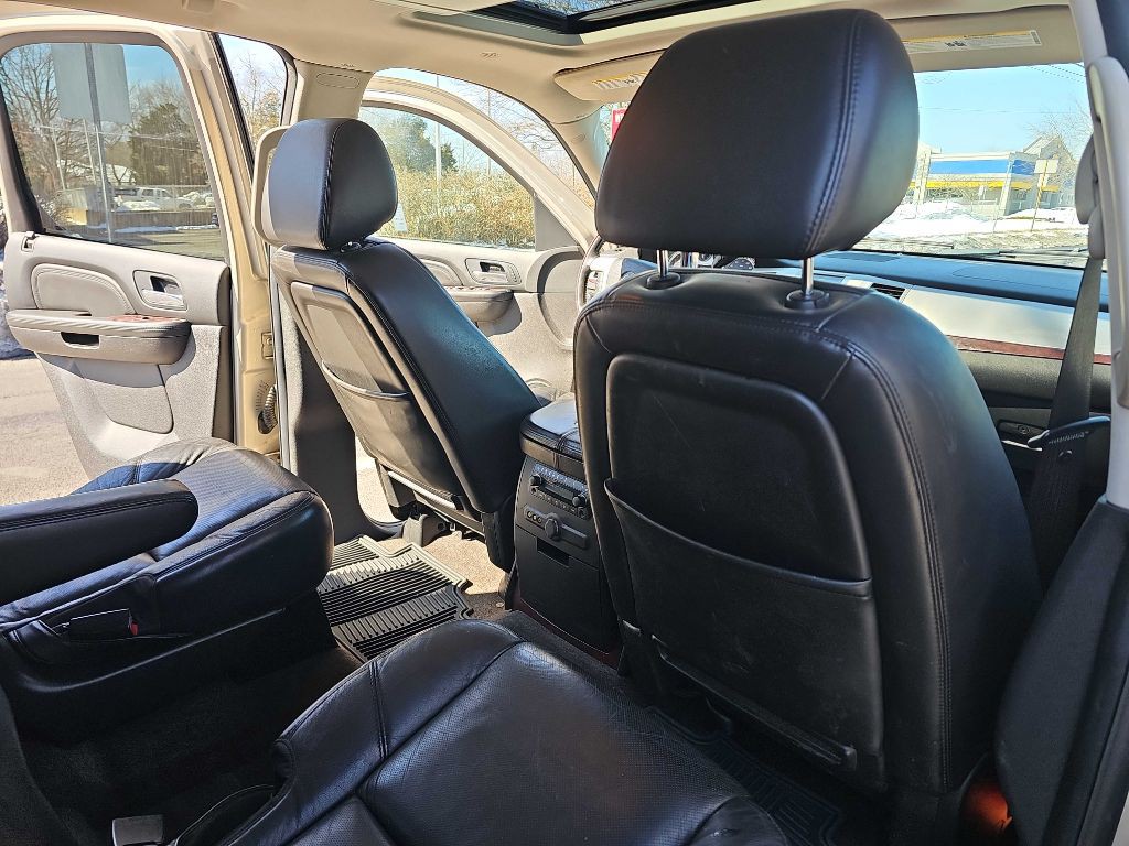 2009 Cadillac Escalade Image 17