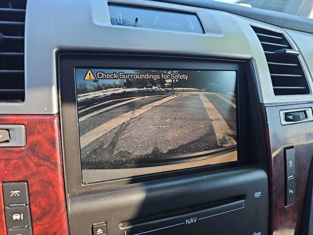 2009 Cadillac Escalade Image 24