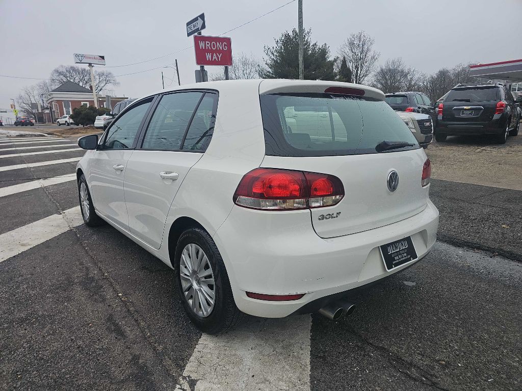 2010 Volkswagen Golf Image 8