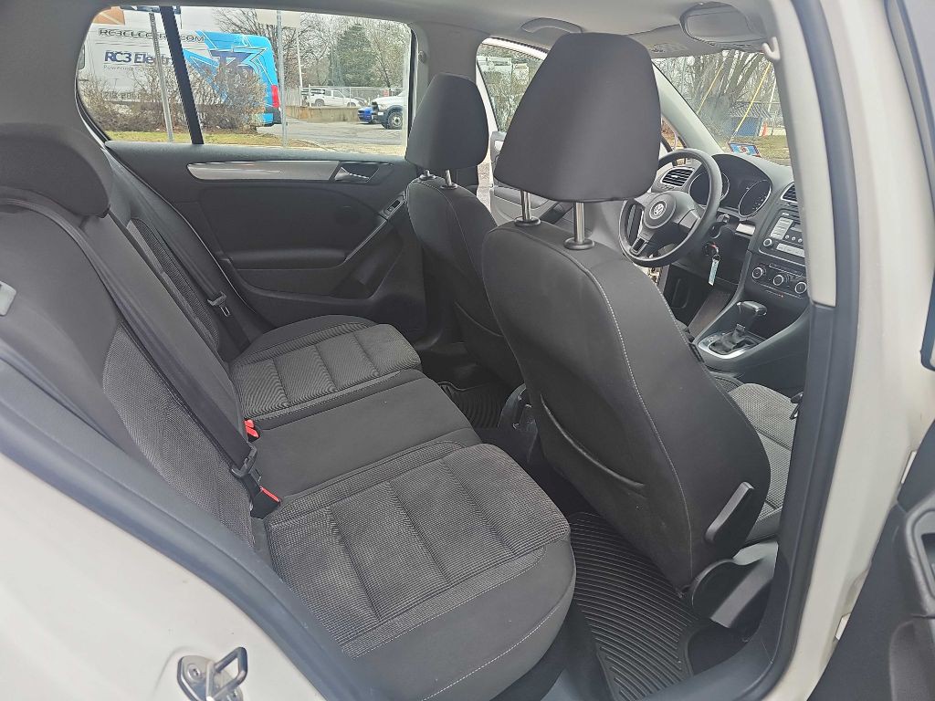 2010 Volkswagen Golf Image 13