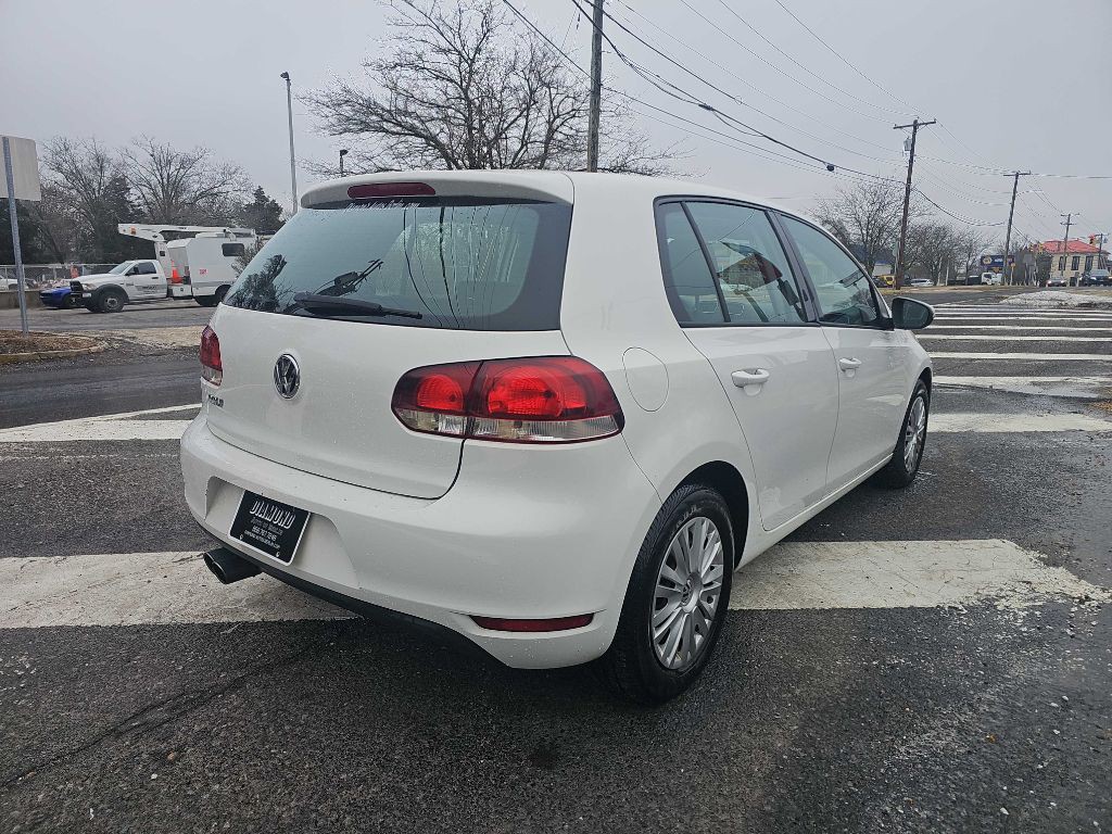 2010 Volkswagen Golf Image 5