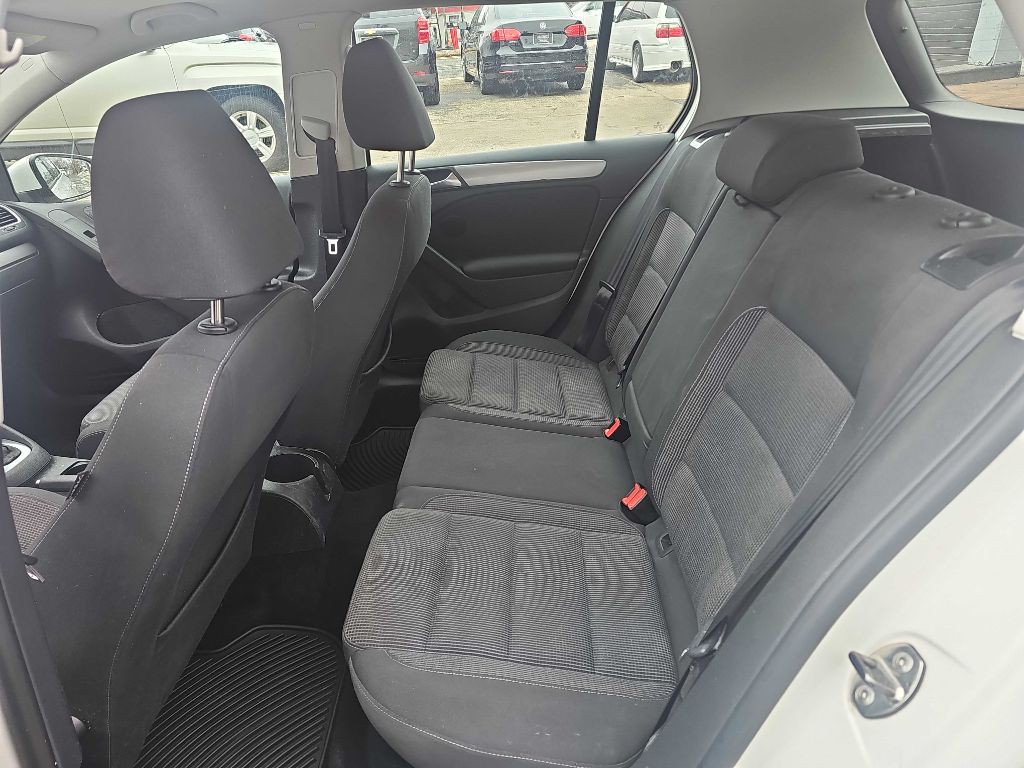 2010 Volkswagen Golf Image 12