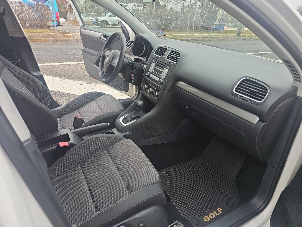 2010 Volkswagen Golf Image 14