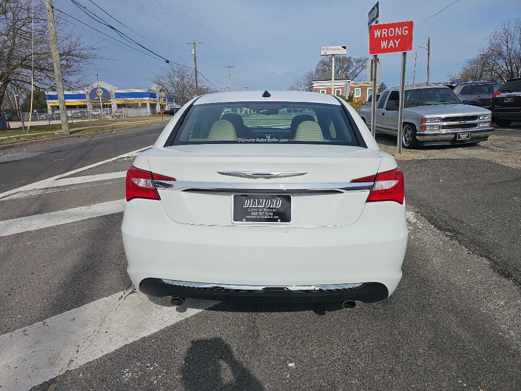2012 Chrysler 200 Image 6