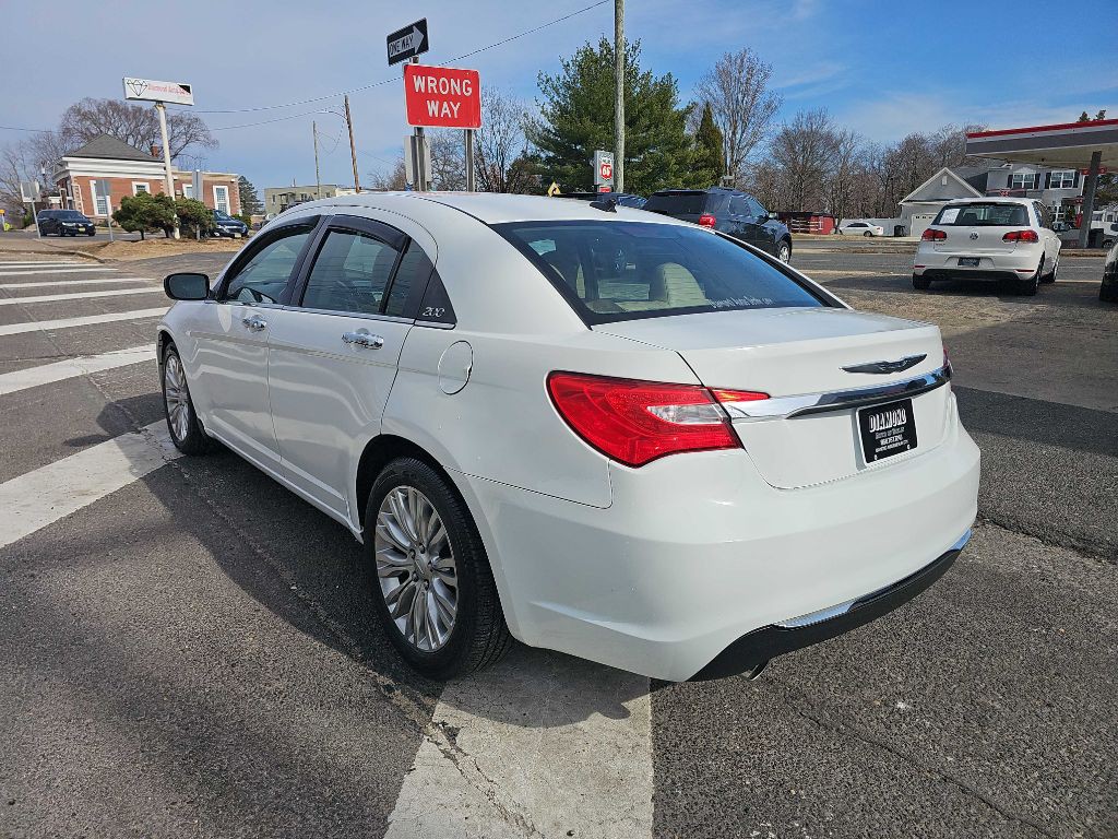 2012 Chrysler 200 Image 7