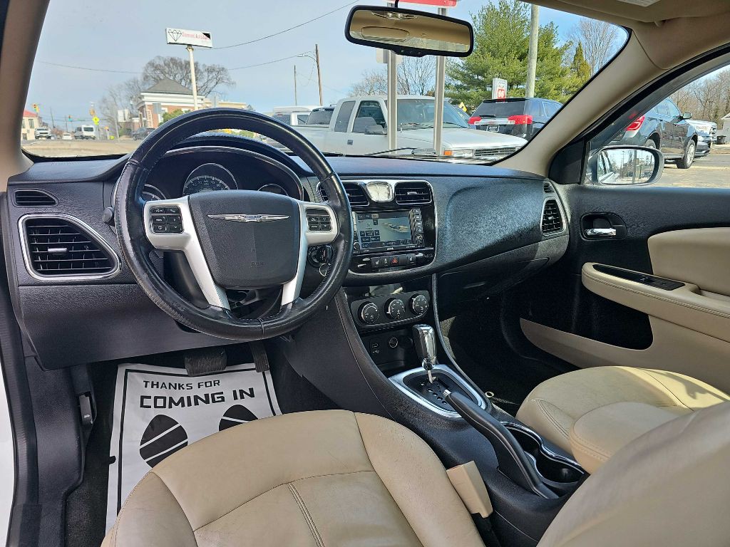 2012 Chrysler 200 Image 11