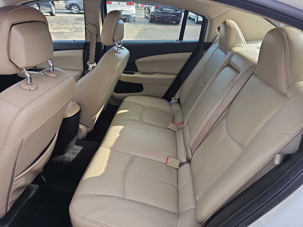 2012 Chrysler 200 Image 12