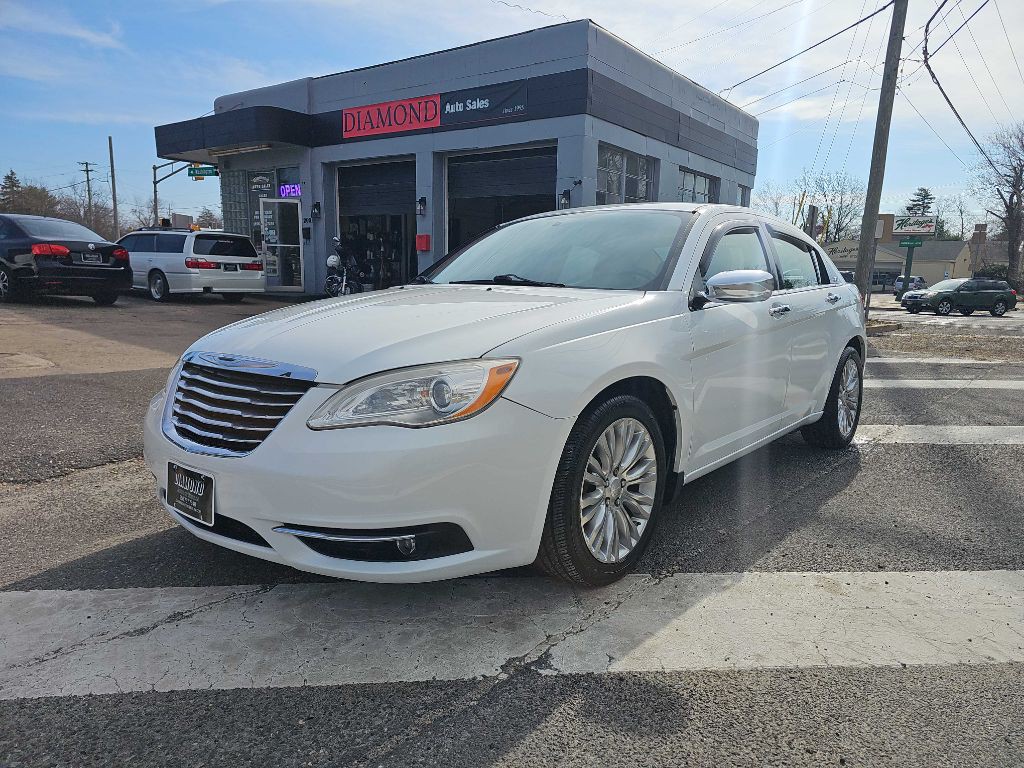 2012 Chrysler 200 Image 1