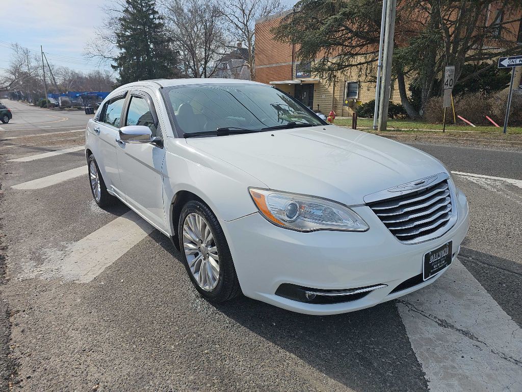 2012 Chrysler 200 Image 3