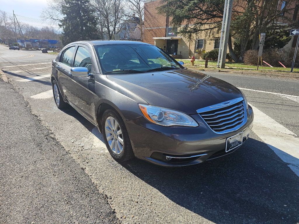 2014 Chrysler 200 Image 3