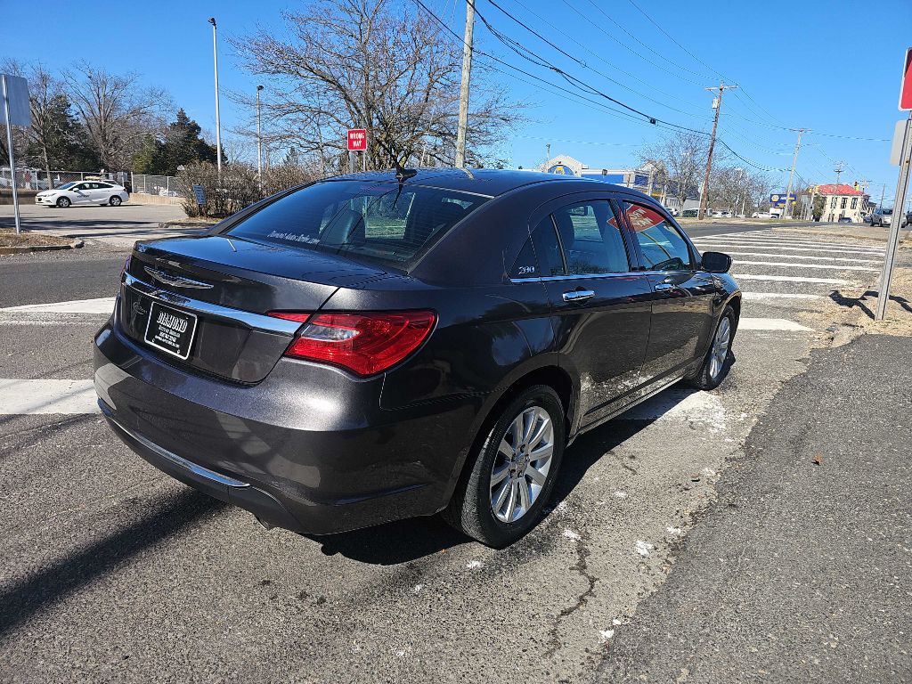 2014 Chrysler 200 Image 5