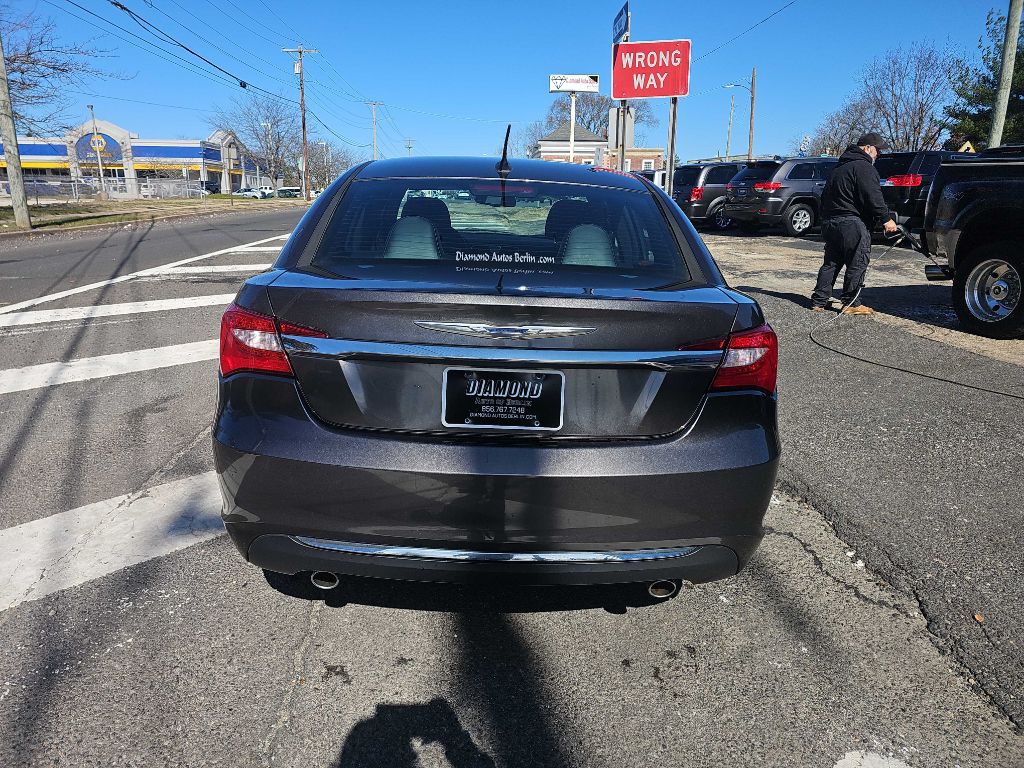 2014 Chrysler 200 Image 6