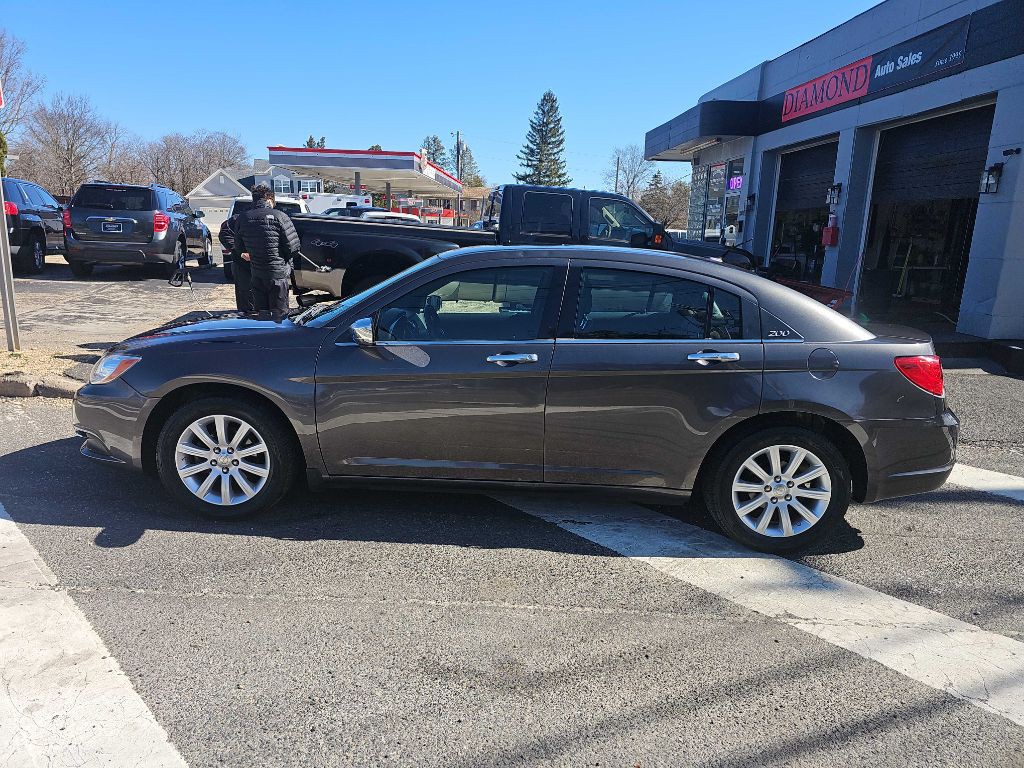 2014 Chrysler 200 Image 8