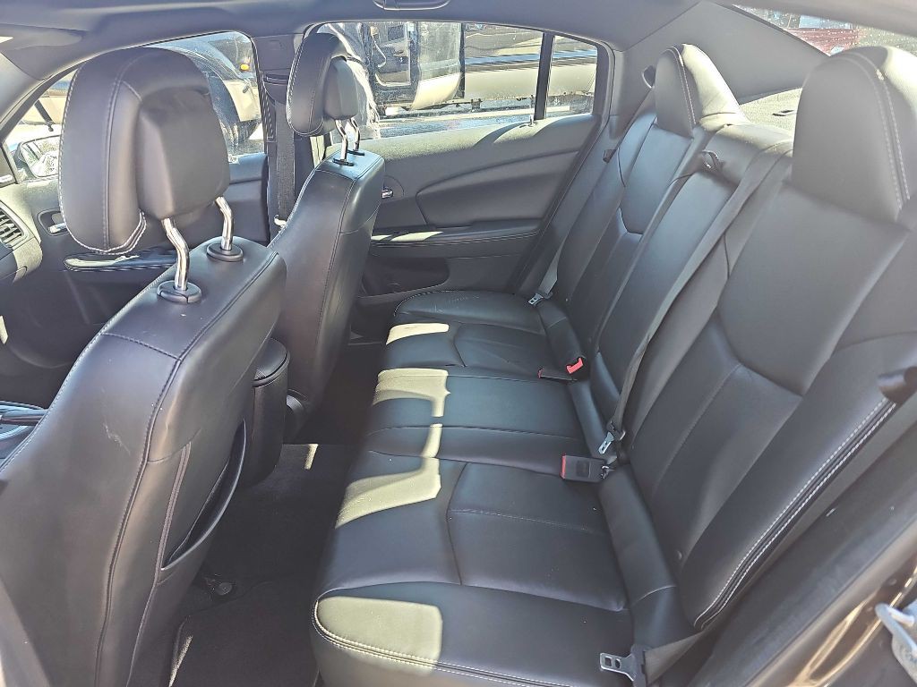 2014 Chrysler 200 Image 12