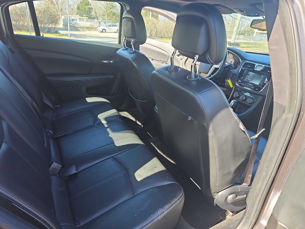 2014 Chrysler 200 Image 13