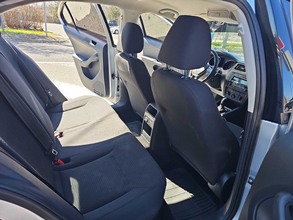 2015 Volkswagen Jetta Image 13