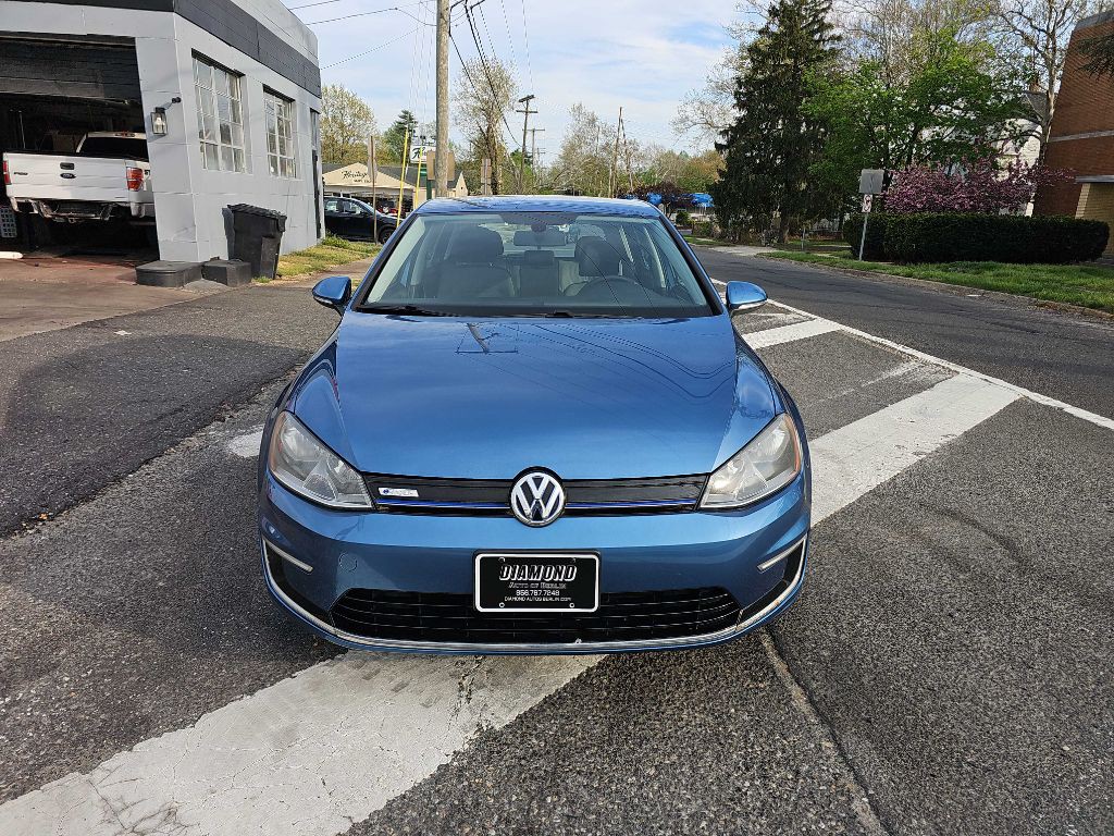 2016 Volkswagen Golf Image 2