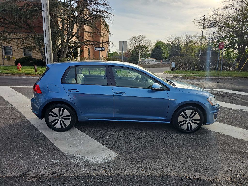 2016 Volkswagen Golf Image 4
