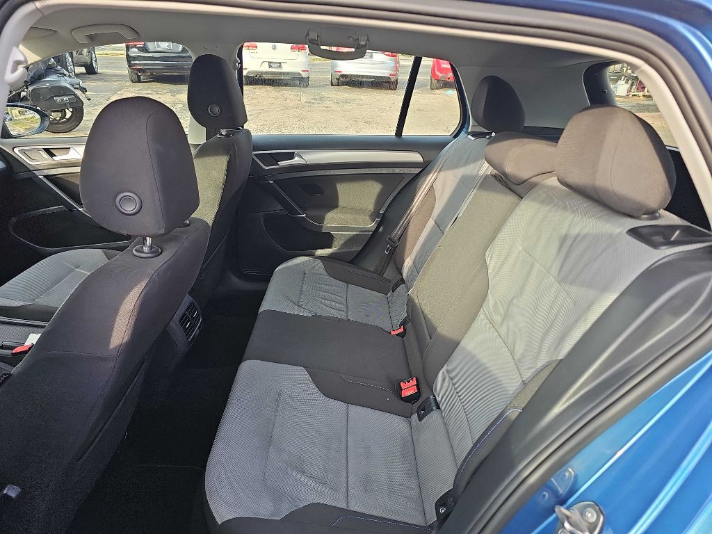 2016 Volkswagen Golf Image 12
