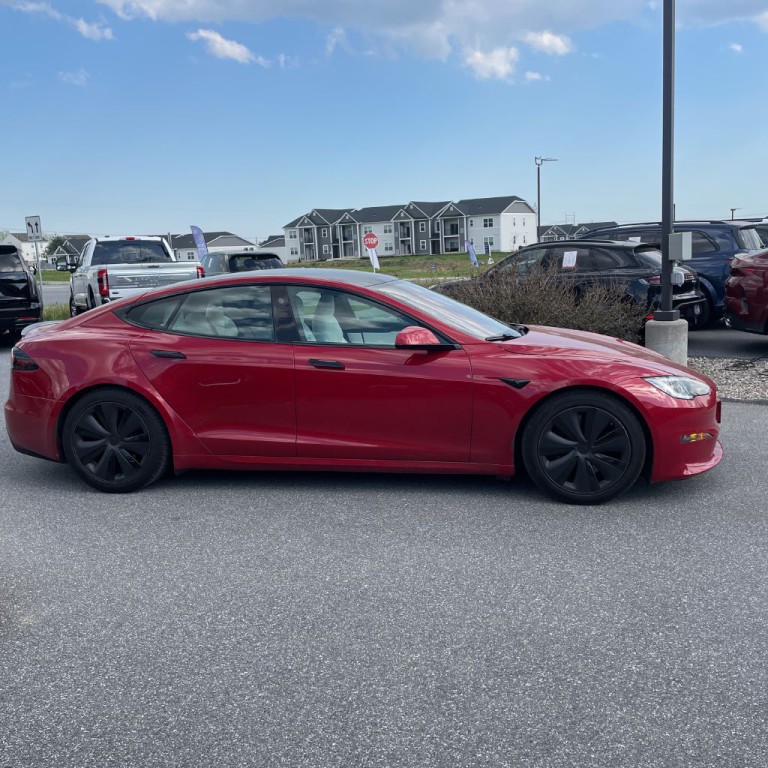 2022 Tesla Model S Image 8