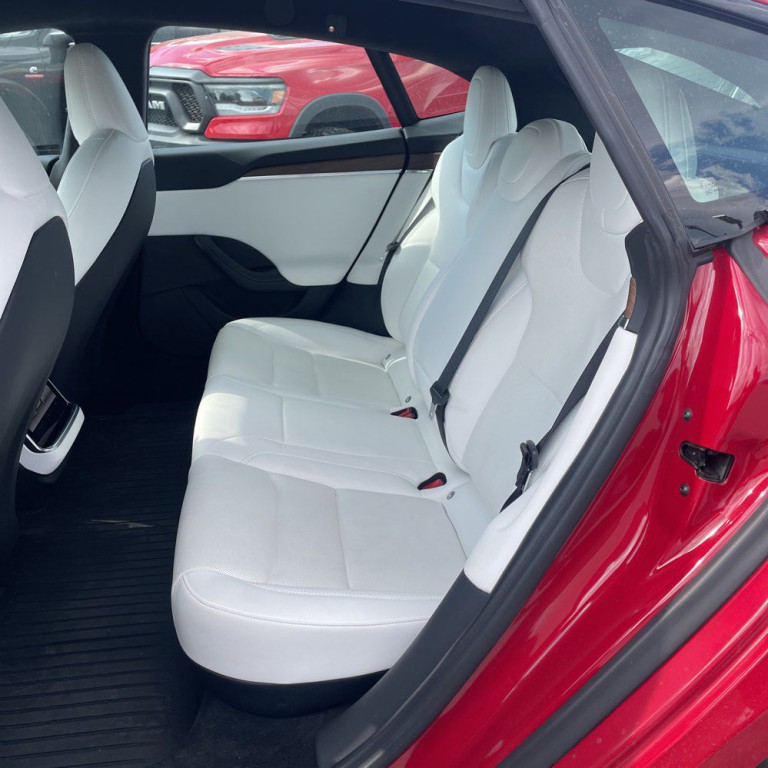 2022 Tesla Model S Image 14