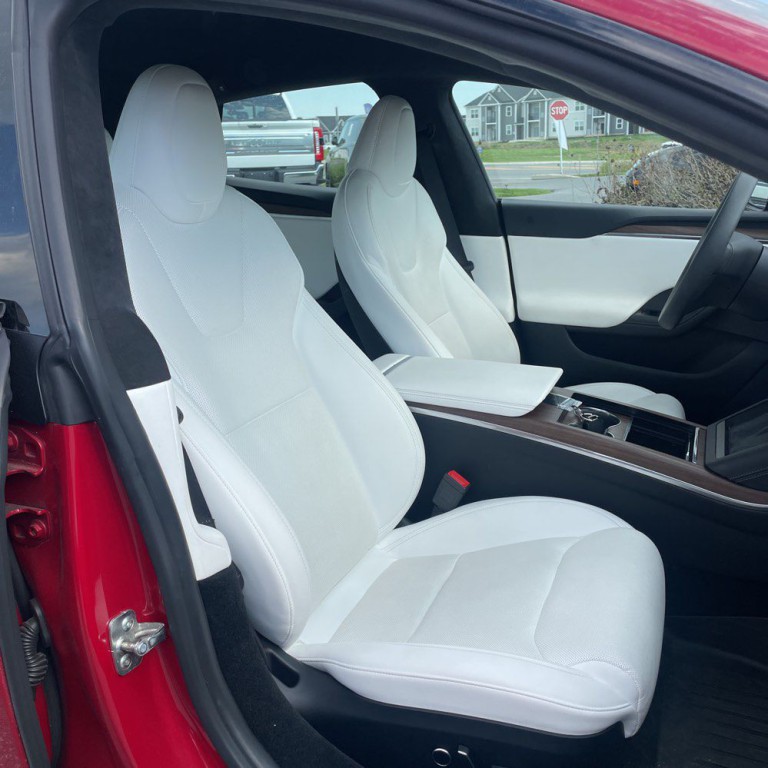 2022 Tesla Model S Image 23