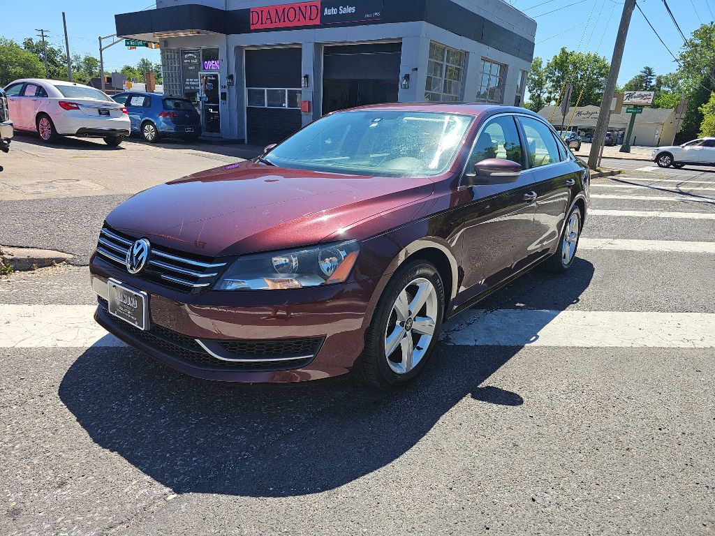 2013 Volkswagen Passat Image 1