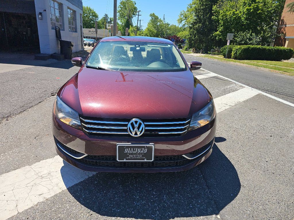 2013 Volkswagen Passat Image 2