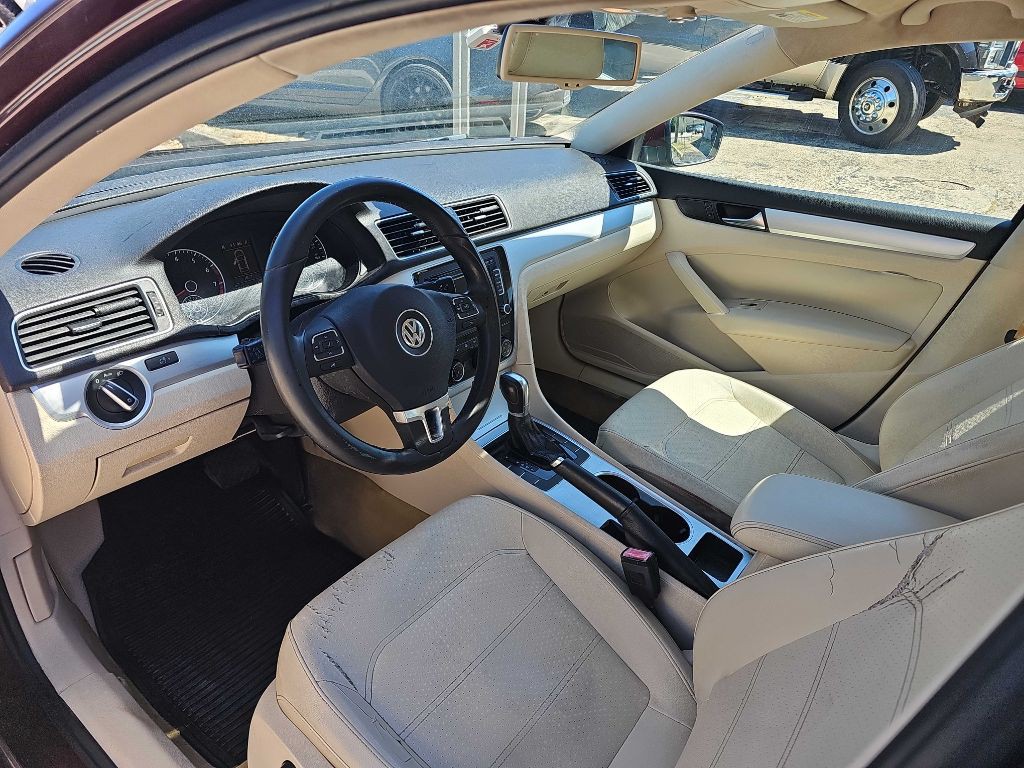 2013 Volkswagen Passat Image 9