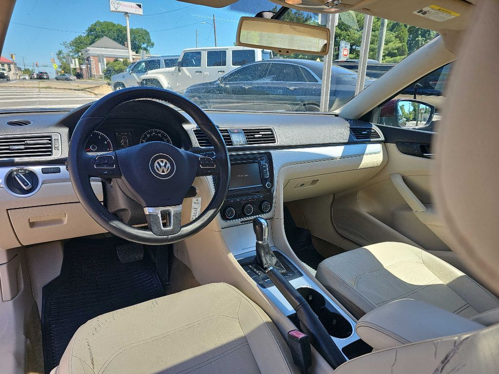 2013 Volkswagen Passat Image 11