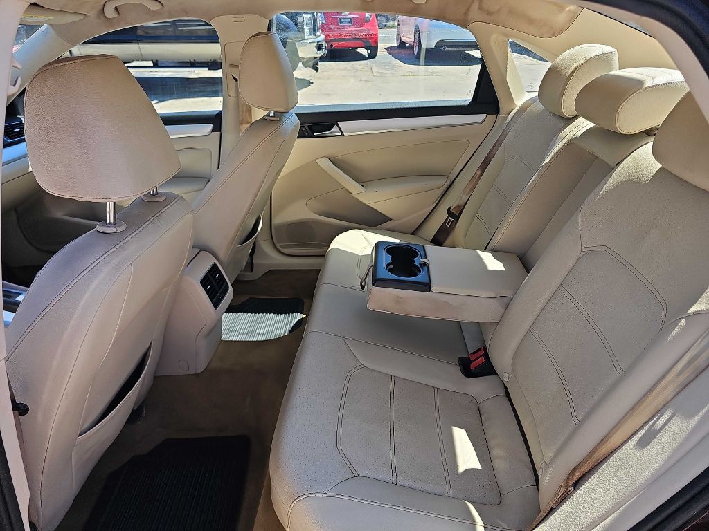 2013 Volkswagen Passat Image 12
