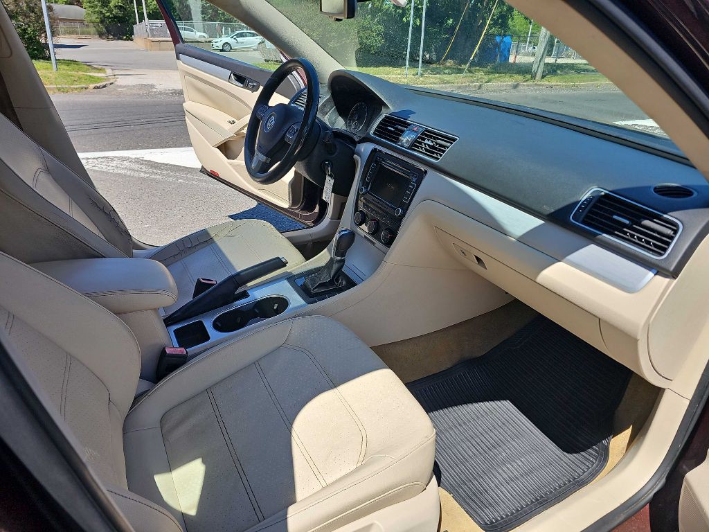 2013 Volkswagen Passat Image 14
