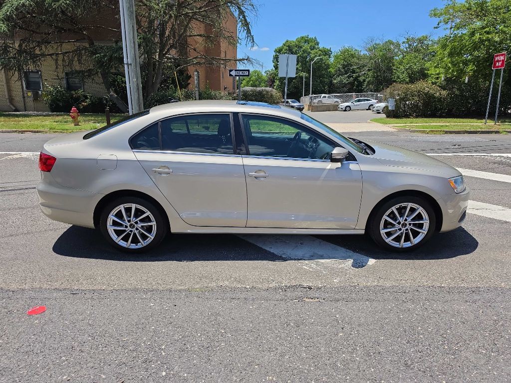 2013 Volkswagen Jetta Image 4
