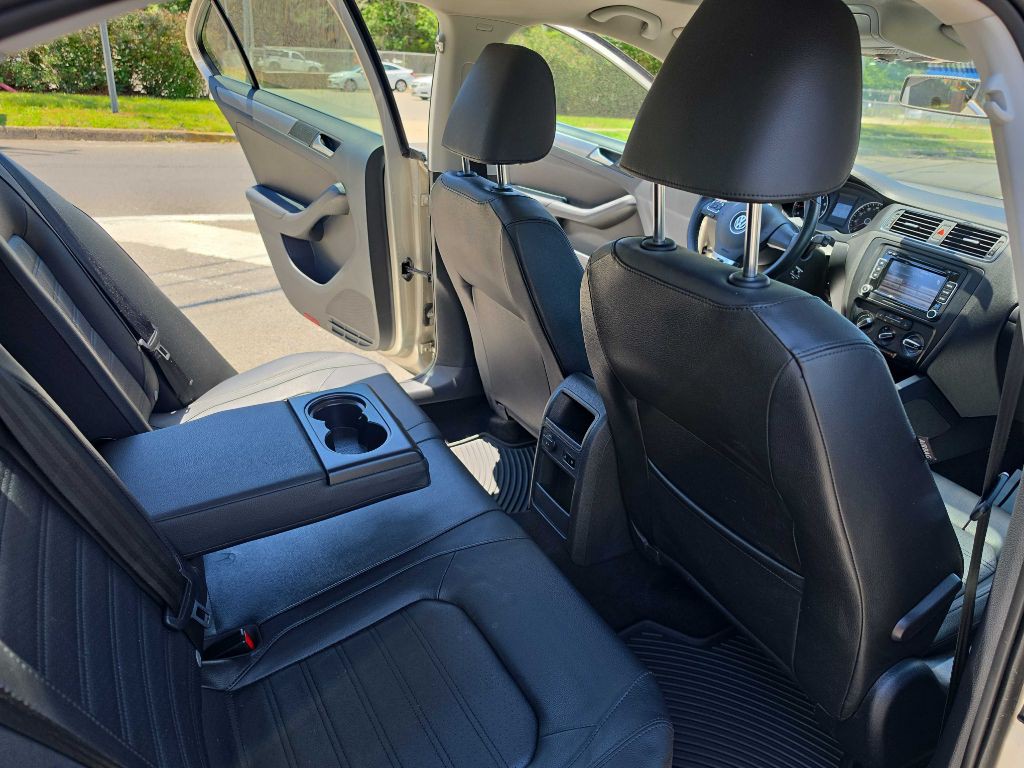 2013 Volkswagen Jetta Image 13