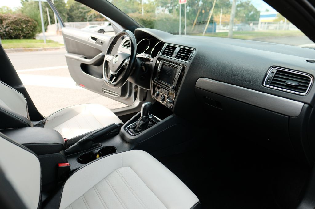 2016 Volkswagen Jetta Image 12